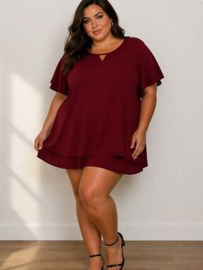 NWT. BloomChic Burgundy Mini Dress. Size US28.